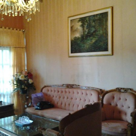 Villa And Resto Basanova Batu  Exterior photo