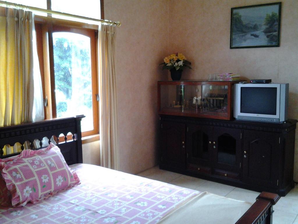 Villa And Resto Basanova Batu  Exterior photo