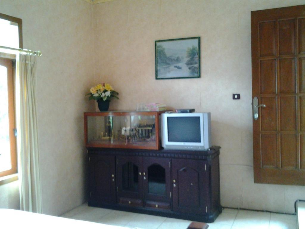 Villa And Resto Basanova Batu  Exterior photo