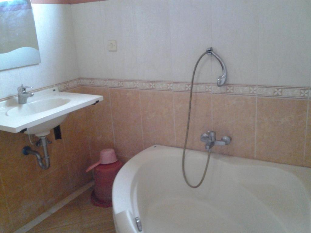Villa And Resto Basanova Batu  Room photo