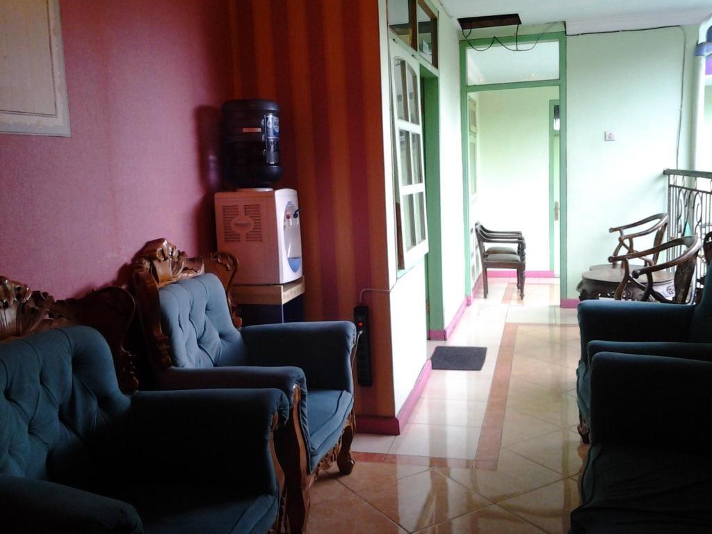 Villa And Resto Basanova Batu  Exterior photo