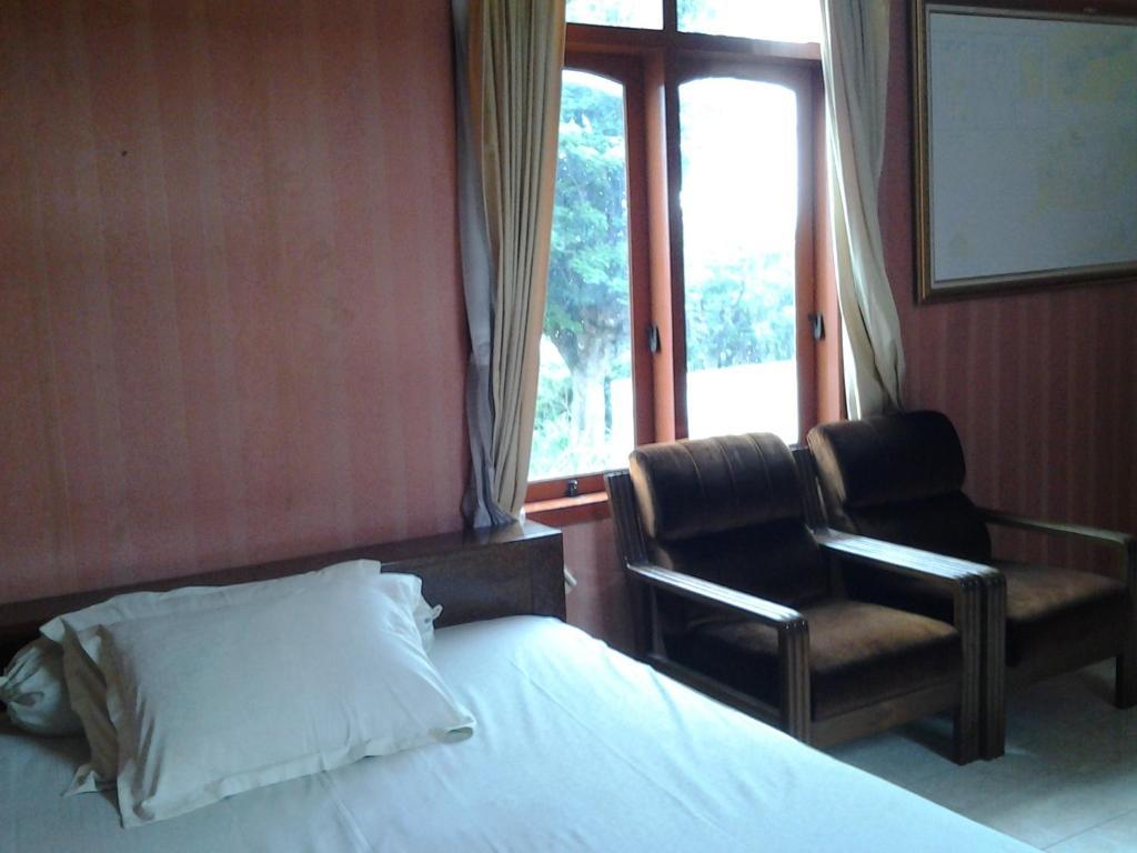 Villa And Resto Basanova Batu  Exterior photo