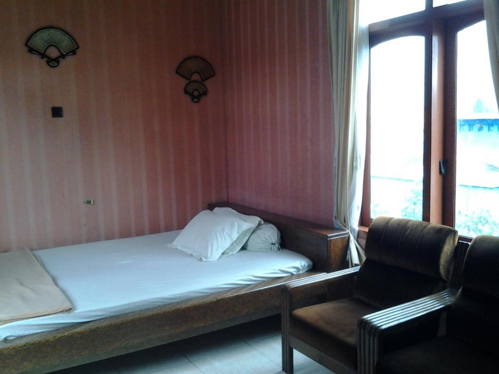 Villa And Resto Basanova Batu  Exterior photo